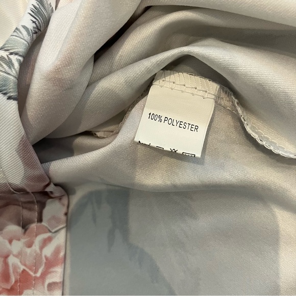 Like new white floral sleeveless top - Picture 8 of 8